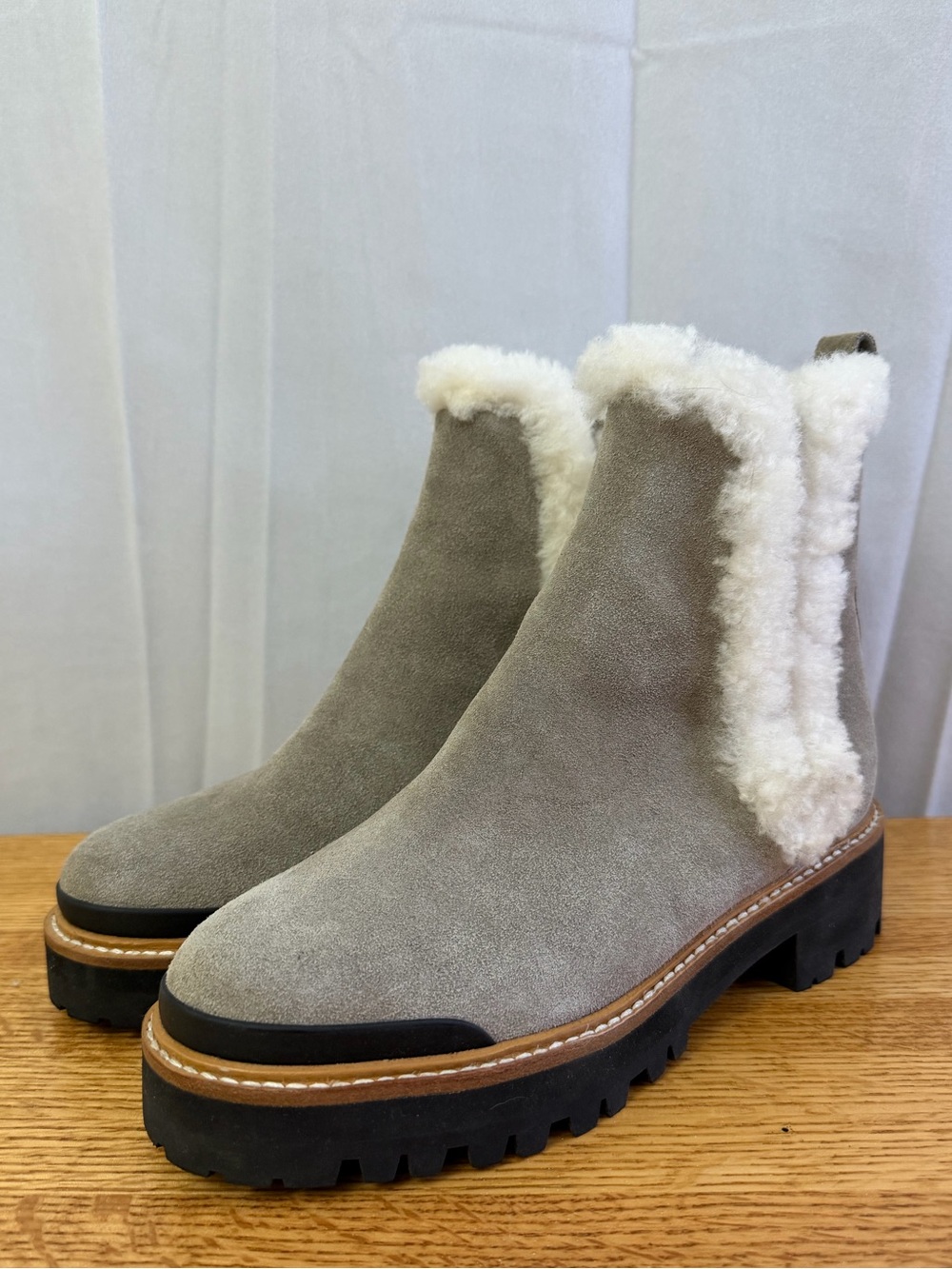 Marc Fisher Gray Suede Iggie Lug Sole Chelsea Boots Womens Size 6